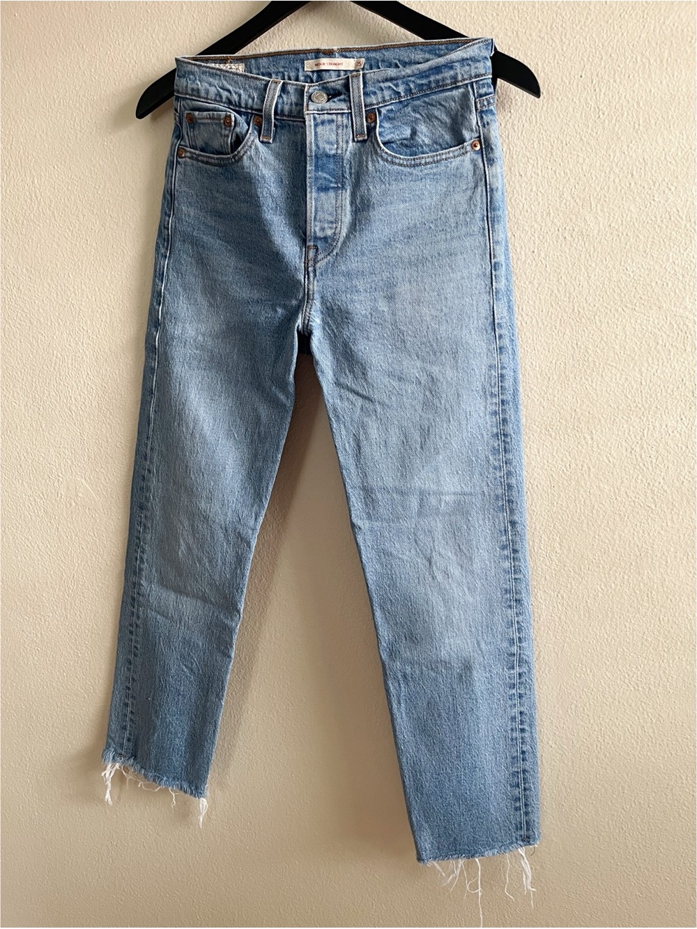 levi’s • wedgie straight raw hem jeans